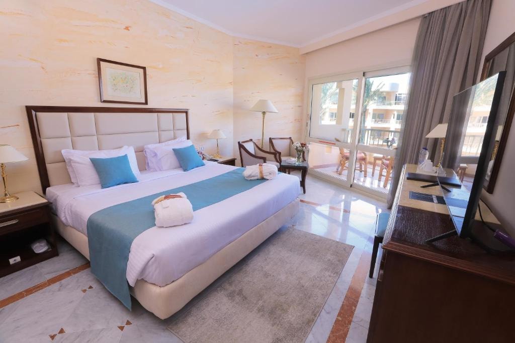 Standard twin room with balcony